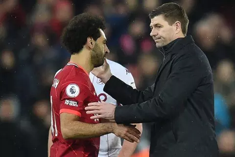 جيرارد: صلاح سيراجع نفسه بعد تصريحاته الأخيرة.. وليفربول يحتاج إلى عودته